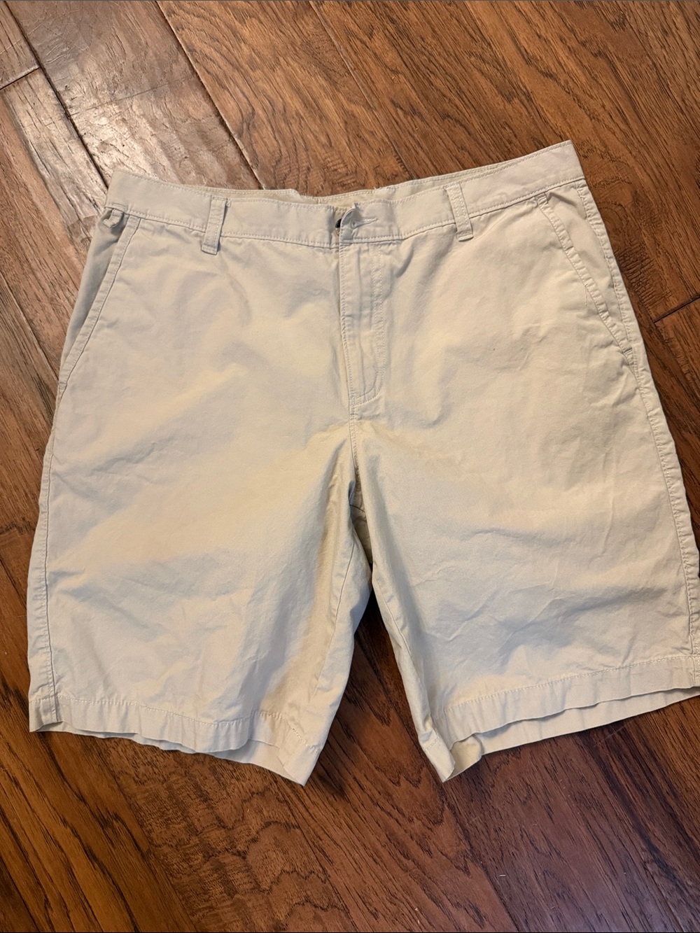 Columbia Men's Flat Front Shorts in Light Tan 34 W 10 L